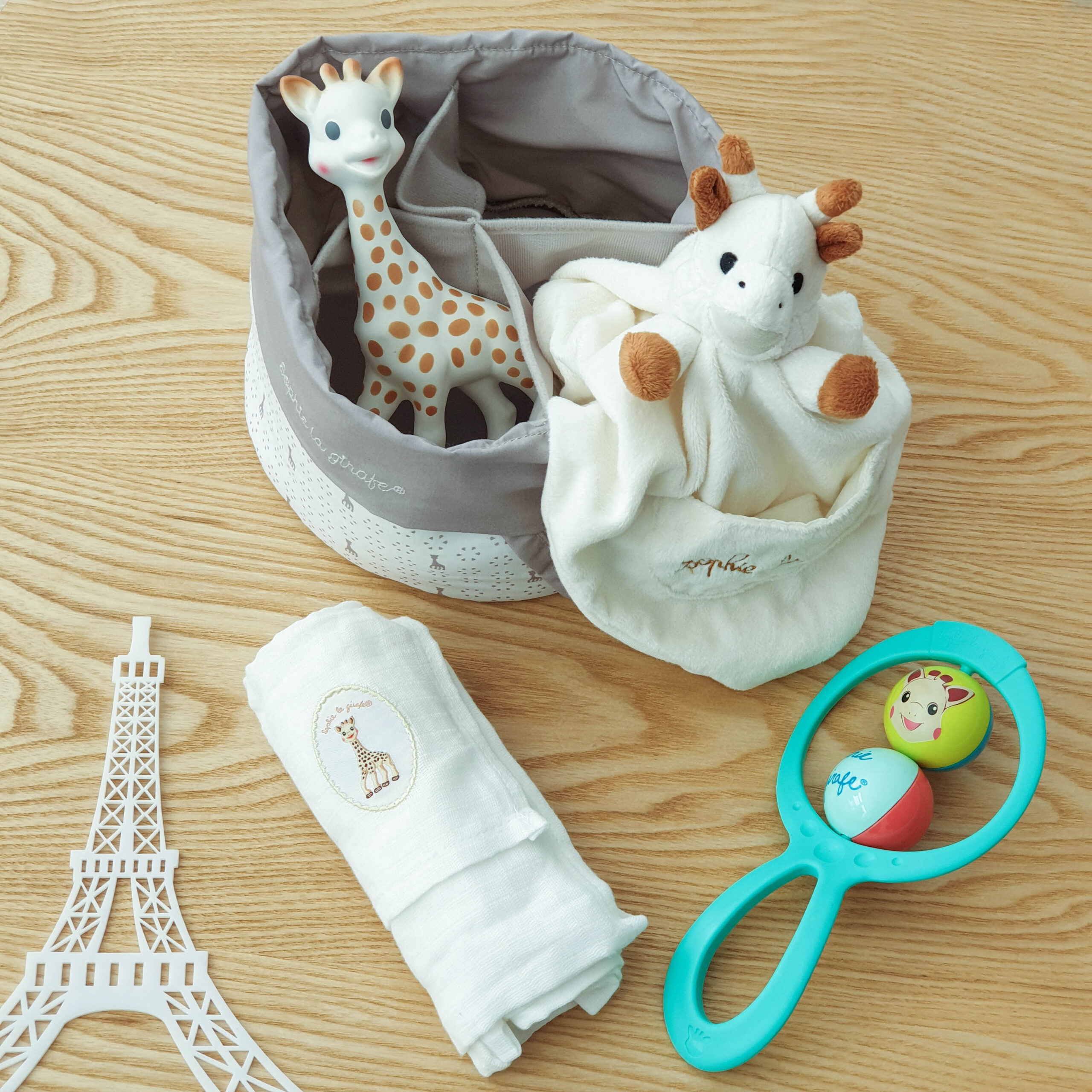Coffret naissance Sophie'doux couverture bébé et Sophie la girafe